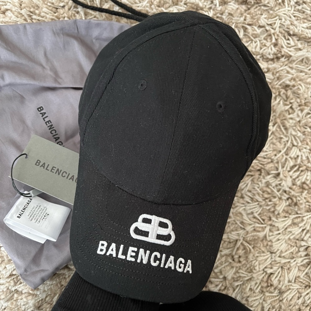 Women’s black balenciaga cap - Picture 3 of 3